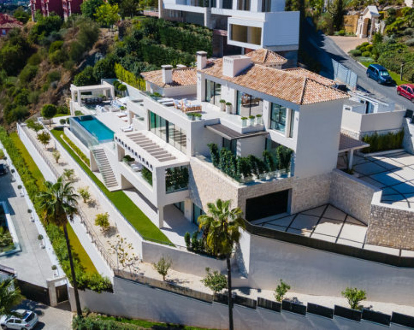 Brand New Contemporary Villa In El Herrojo