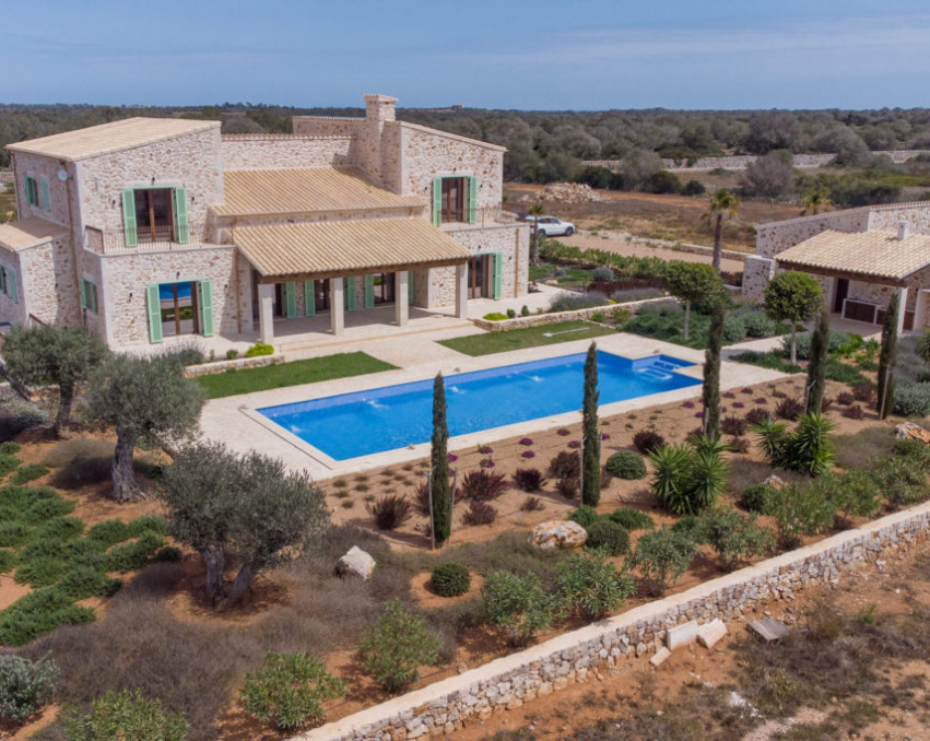 BEAUTIFUL NATURAL STONE FINCA WITH LUXURY EQUIPMENT AND EVERY COMFORT